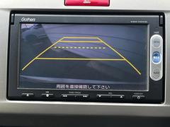 【バックカメラ】駐車時に後方がリアルタイム映像で確認できます。大型商業施設や立体駐車場での駐車時や、夜間のバック時に大活躍！運転スキルに関わらず、今や必須となった装備のひとつです！ 4