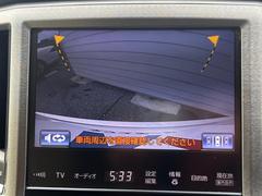 【バックカメラ】駐車時に後方がリアルタイム映像で確認できます。大型商業施設や立体駐車場での駐車時や、夜間のバック時に大活躍！運転スキルに関わらず、今や必須となった装備のひとつです！ 4