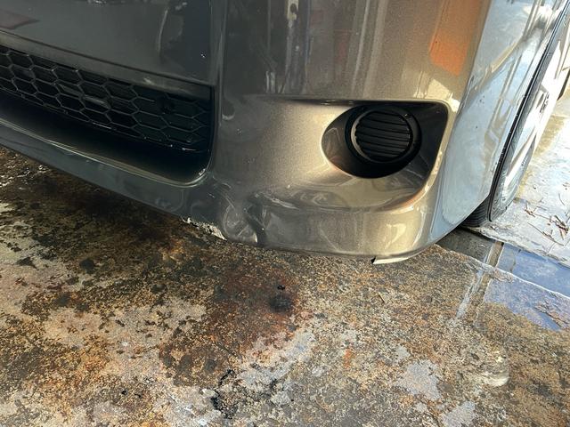 Ｆバンパー傷・ヘコミ・割れあり