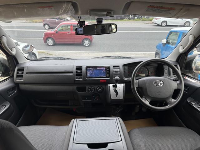 ハイエースバン ロングＤＸ　・パワーリフト装着車・Ｂｌｕｅｔｏｏｔｈオーディオ・ワンセグＴＶ・電動格納ミラー・ＥＴＣ・リアクーラー・トヨタ純正ナビ・前後ドライブレコーダー・６人乗り・（23枚目）