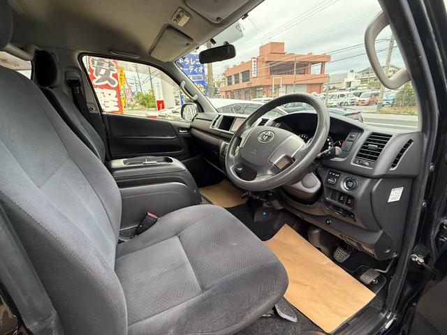 ハイエースバン ロングワイドスーパーGL ・Bluetoothオーディオ・フルセグTV・バックカメラ・両側パワースライドドア・プッシュスタート・足元イルミネーションLED・SDナビ・デジタルエアコン・電動格納ミラー・ETC・リアクーラー(11枚目)