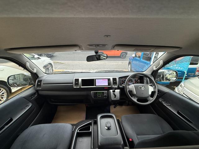 ハイエースバン ロングワイドスーパーGL ・Bluetoothオーディオ・フルセグTV・バックカメラ・両側パワースライドドア・プッシュスタート・足元イルミネーションLED・SDナビ・デジタルエアコン・電動格納ミラー・ETC・リアクーラー(16枚目)