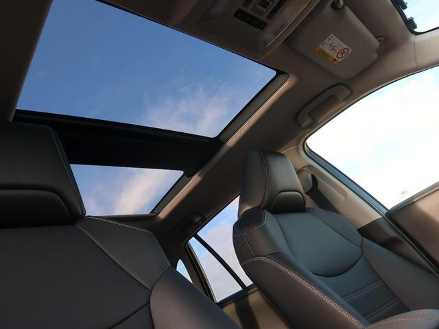 【サンルーフ】ボタンひとつで開閉可能！開放感たっぷりのサンルーフが装着されています！車内に明かりを取り入れたり景色を楽しむ以外にも、よどみがちな車内の空気も簡単に換気できて快適です！
