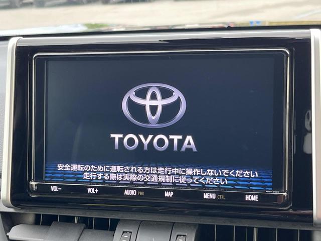 【純正９型ナビ】人気の純正ナビを装備しております。ナビの使いやすさはもちろん、オーディオ機能も充実！キャンプや旅行はもちろん、通勤や買い物など普段のドライブも楽しくなるはず♪