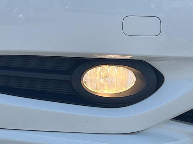 ハイブリッドＺ　禁煙車　メモリナビ　バックカメラ　クルーズコントロール　衝突軽減装置　ＥＴＣ　ＬＥＤヘッドライト　フルセグ　前席シートヒーター　ハーフレーザーシート　純正１７インチアルミホイール(26枚目)