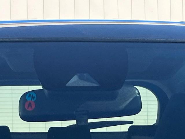 【プリクラッシュセーフティ】前方の車両等を検知し、衝突しそうな時は警報で注意を促し、ブレーキを踏む力をサポート。ブレーキを踏めなかった場合は衝突被害軽減ブレーキが作動、衝突回避をサポートします。