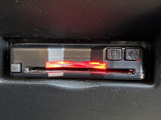 【ＥＴＣ】高速道路の料金所をストレスなく通過！話題のスポットやサービスエリアに多い「スマートＩＣ」利用時は必須のアイテムです。当店でセットアップを実施、ご納車当日からすぐにご利用いただけます！