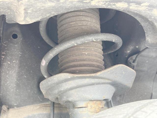 お車を安心してお乗りいただく為には、足回りの定期点検が欠かせません。サービスサポート（有償保証）では無料点検もご提供しており、安心のカーライフをお過ごしいただけるサポート体制が整っています。