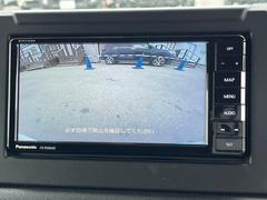 【バックカメラ】駐車時に後方がリアルタイム映像で確認できます。大型商業施設や立体駐車場での駐車時や、夜間のバック時に大活躍！運転スキルに関わらず、今や必須となった装備のひとつです！ 4