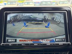 【バックカメラ】駐車時に後方がリアルタイム映像で確認できます。大型商業施設や立体駐車場での駐車時や、夜間のバック時に大活躍！運転スキルに関わらず、今や必須となった装備のひとつです！ 4