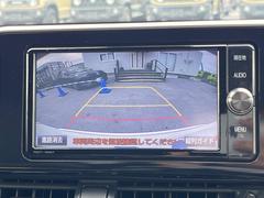 【バックカメラ】駐車時に後方がリアルタイム映像で確認できます。大型商業施設や立体駐車場での駐車時や、夜間のバック時に大活躍！運転スキルに関わらず、今や必須となった装備のひとつです！ 4