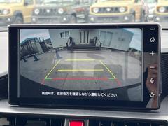 【バックカメラ】駐車時に後方がリアルタイム映像で確認できます。大型商業施設や立体駐車場での駐車時や、夜間のバック時に大活躍！運転スキルに関わらず、今や必須となった装備のひとつです！ 4