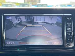 【バックカメラ】駐車時に後方がリアルタイム映像で確認できます。大型商業施設や立体駐車場での駐車時や、夜間のバック時に大活躍！運転スキルに関わらず、今や必須となった装備のひとつです！ 4