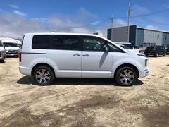 室内清掃・撥水コーティングを施行してから納車を行っています。 4