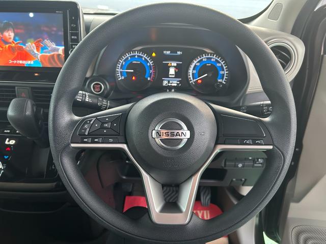 運転中、前方から目線をそらすことなくオーディオ等の操作が可能な便利な機能♪