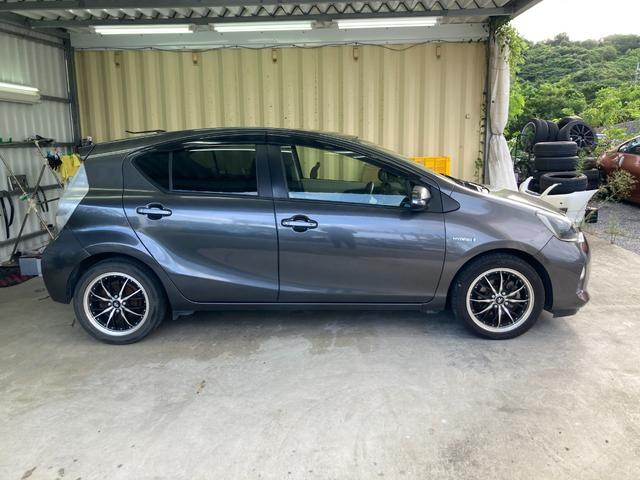 アクア S スマートキー LEDヘッドライト HVバッテリー純正交換歴有り 純正フルセグナビ Bluetoothオーディオ バックカメラ 15イインチアルミ ETC(4枚目)