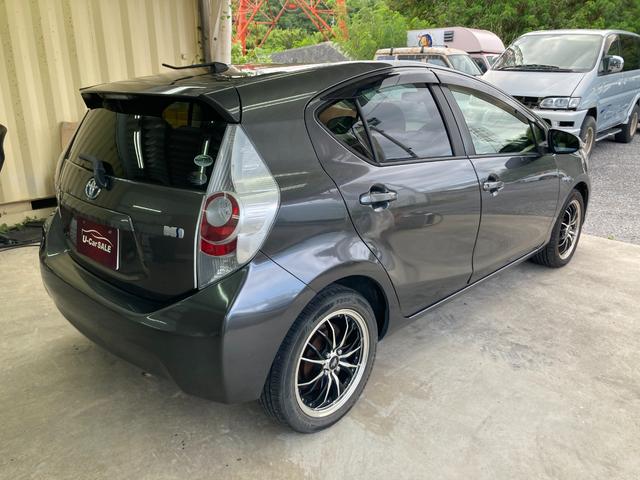 アクア S スマートキー LEDヘッドライト HVバッテリー純正交換歴有り 純正フルセグナビ Bluetoothオーディオ バックカメラ 15イインチアルミ ETC(5枚目)