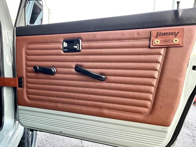 ジムニー ランドベンチャー　最終５型ヴィンテージカスタムｖｅｒ　Ｇ１・ＡＴ車・本土仕入・全塗装・リフトアップ（67枚目）