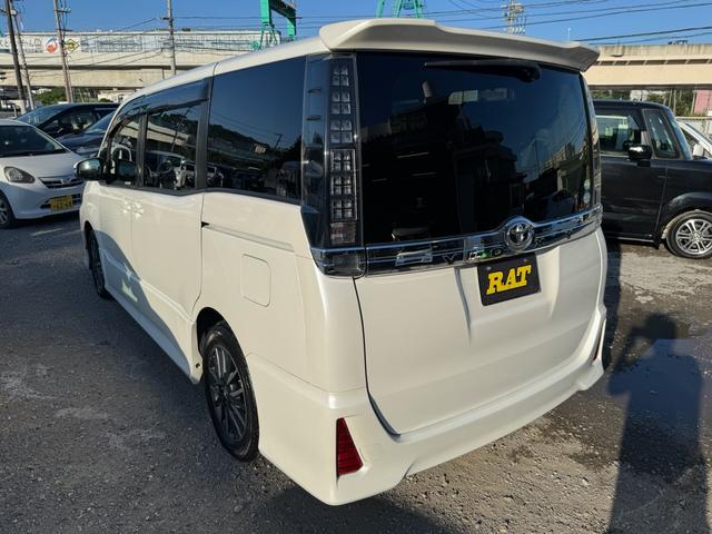 ヴォクシー ＺＳ　本土車両　一年保証　両側パワースライドドア　アイドリングＯＦＦスイッチ　エコカー　スマートキー（10枚目）