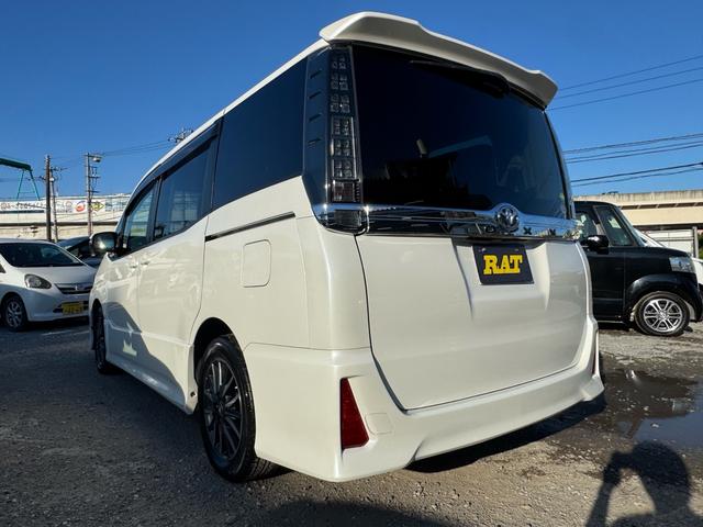 ヴォクシー ＺＳ　本土車両　一年保証　両側パワースライドドア　アイドリングＯＦＦスイッチ　エコカー　スマートキー（11枚目）