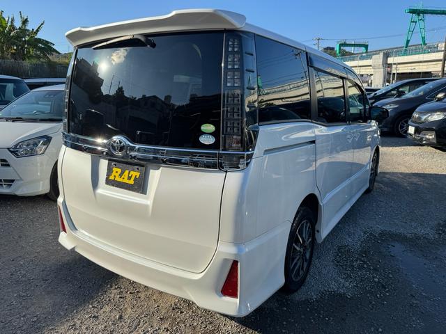 ヴォクシー ＺＳ　本土車両　一年保証　両側パワースライドドア　アイドリングＯＦＦスイッチ　エコカー　スマートキー（12枚目）