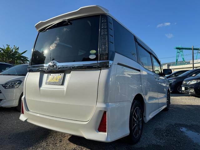 ヴォクシー ＺＳ　本土車両　一年保証　両側パワースライドドア　アイドリングＯＦＦスイッチ　エコカー　スマートキー（13枚目）