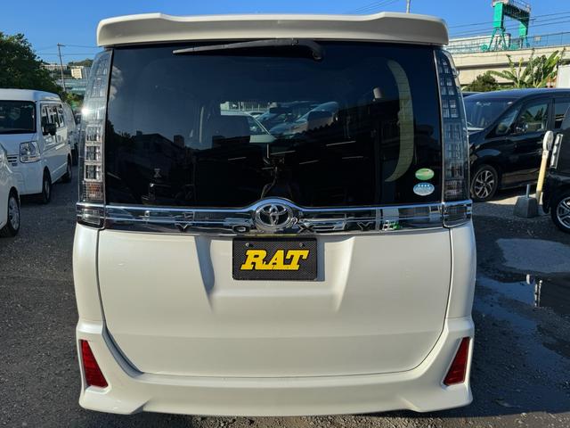 ヴォクシー ＺＳ　本土車両　一年保証　両側パワースライドドア　アイドリングＯＦＦスイッチ　エコカー　スマートキー（14枚目）