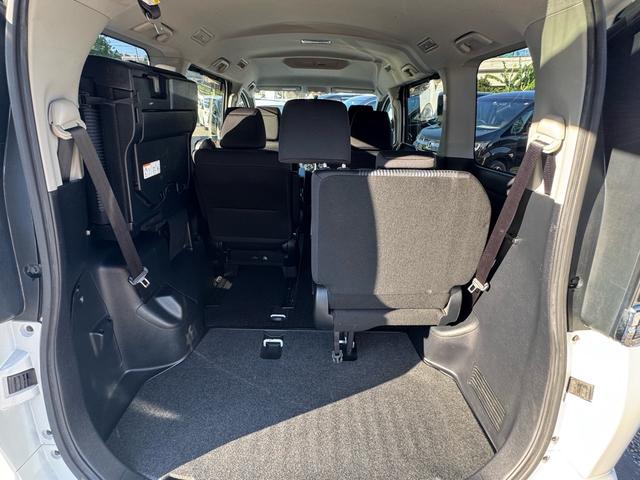 ヴォクシー ＺＳ　本土車両　一年保証　両側パワースライドドア　アイドリングＯＦＦスイッチ　エコカー　スマートキー（18枚目）