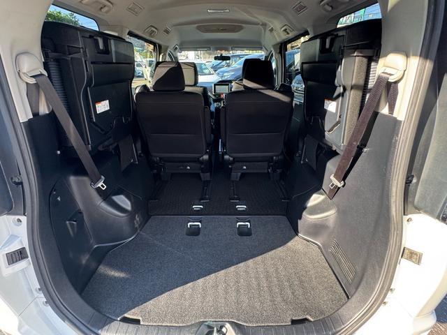 ヴォクシー ＺＳ　本土車両　一年保証　両側パワースライドドア　アイドリングＯＦＦスイッチ　エコカー　スマートキー（19枚目）