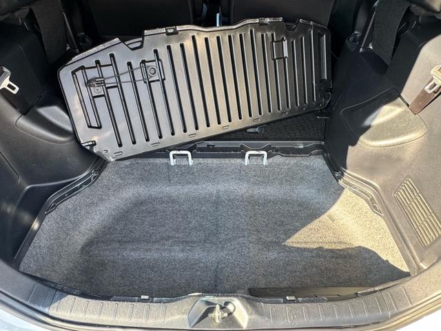 ヴォクシー ＺＳ　本土車両　一年保証　両側パワースライドドア　アイドリングＯＦＦスイッチ　エコカー　スマートキー（21枚目）