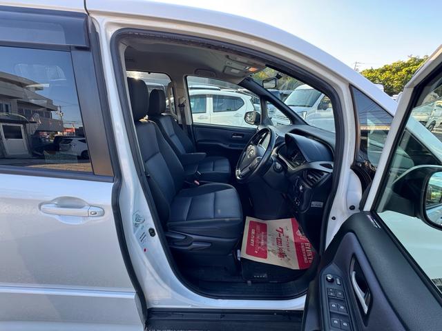 ヴォクシー ＺＳ　本土車両　一年保証　両側パワースライドドア　アイドリングＯＦＦスイッチ　エコカー　スマートキー（24枚目）
