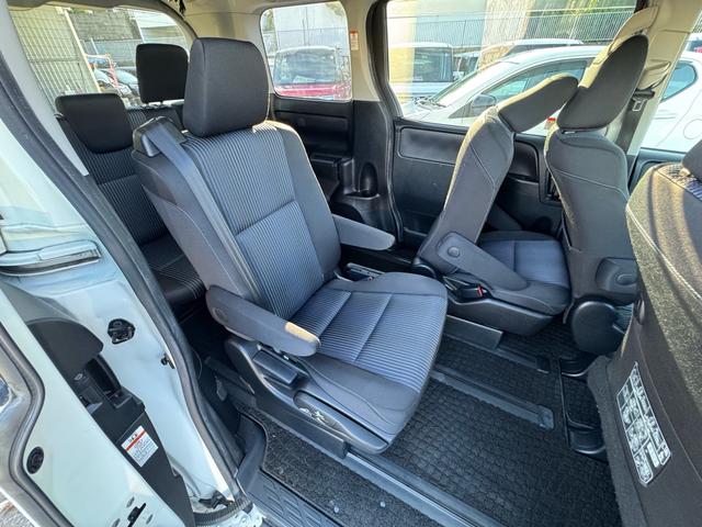 ヴォクシー ＺＳ　本土車両　一年保証　両側パワースライドドア　アイドリングＯＦＦスイッチ　エコカー　スマートキー（28枚目）