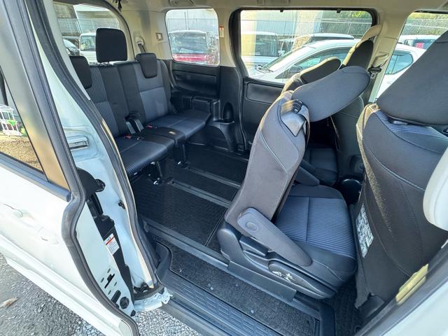 ヴォクシー ＺＳ　本土車両　一年保証　両側パワースライドドア　アイドリングＯＦＦスイッチ　エコカー　スマートキー（29枚目）