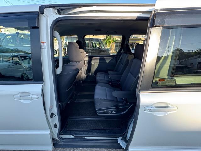 ヴォクシー ＺＳ　本土車両　一年保証　両側パワースライドドア　アイドリングＯＦＦスイッチ　エコカー　スマートキー（33枚目）