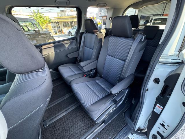 ヴォクシー ＺＳ　本土車両　一年保証　両側パワースライドドア　アイドリングＯＦＦスイッチ　エコカー　スマートキー（34枚目）