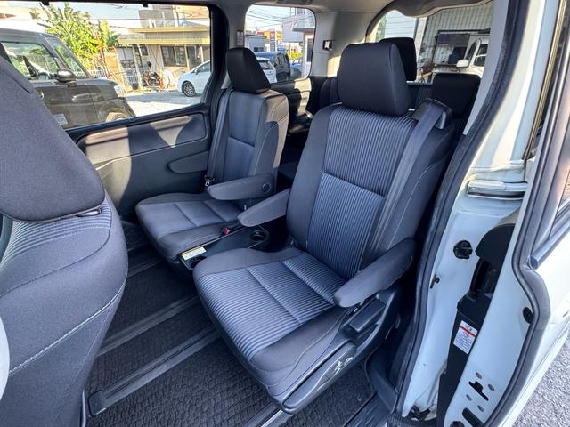 ヴォクシー ＺＳ　本土車両　一年保証　両側パワースライドドア　アイドリングＯＦＦスイッチ　エコカー　スマートキー（35枚目）