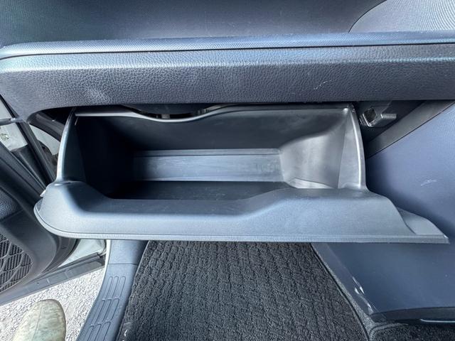 ヴォクシー ＺＳ　本土車両　一年保証　両側パワースライドドア　アイドリングＯＦＦスイッチ　エコカー　スマートキー（37枚目）