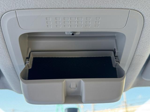 ヴォクシー ＺＳ　本土車両　一年保証　両側パワースライドドア　アイドリングＯＦＦスイッチ　エコカー　スマートキー（41枚目）