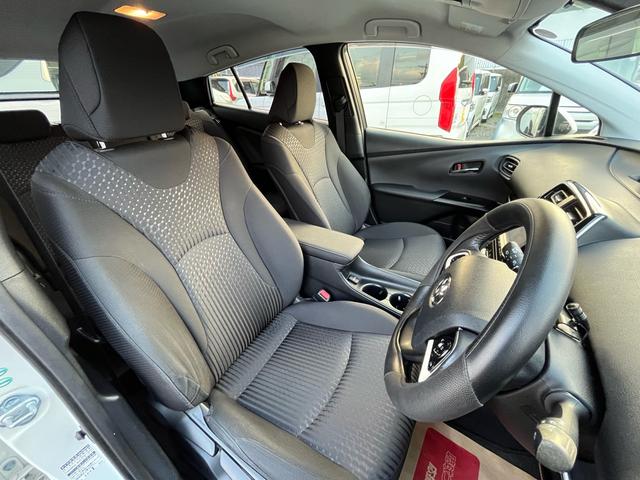 プリウス Ｓ　ナビ　ＣＤ　ＤＶＤ　ＡＭ　ＦＭ　ラジオ　ＴＶ　Ｂｌｕｅｔｏｏｔｈ　ＥＴＣ　ステアリングスイッチ　プッシュスタート　スマートキー２個（22枚目）