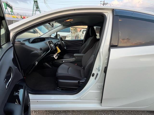 プリウス Ｓ　ナビ　ＣＤ　ＤＶＤ　ＡＭ　ＦＭ　ラジオ　ＴＶ　Ｂｌｕｅｔｏｏｔｈ　ＥＴＣ　ステアリングスイッチ　プッシュスタート　スマートキー２個（35枚目）