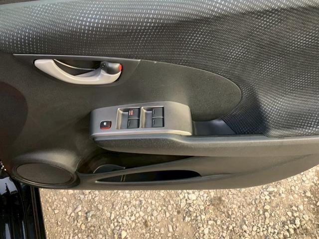 フィット 　１年保証　ＥＴＣ　電動格納ミラー　ＦＭ　ＡＭ　ラジオ　ＡＵＸ　光軸調整　スマートキー２つ（20枚目）