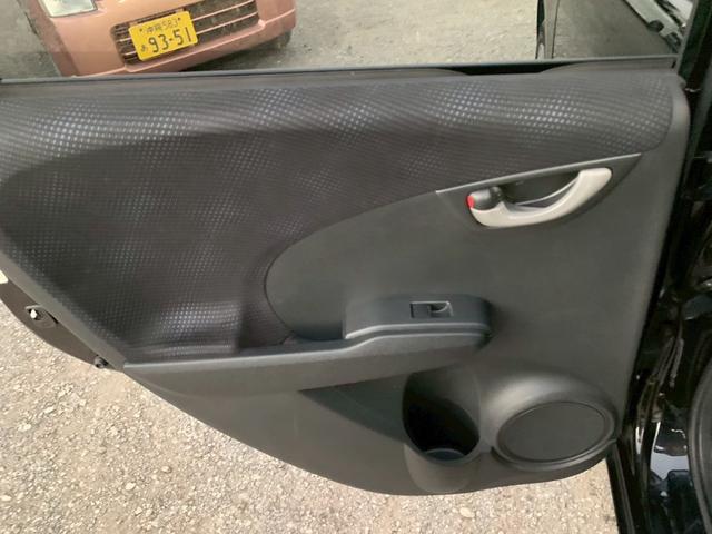 フィット 　１年保証　ＥＴＣ　電動格納ミラー　ＦＭ　ＡＭ　ラジオ　ＡＵＸ　光軸調整　スマートキー２つ（32枚目）