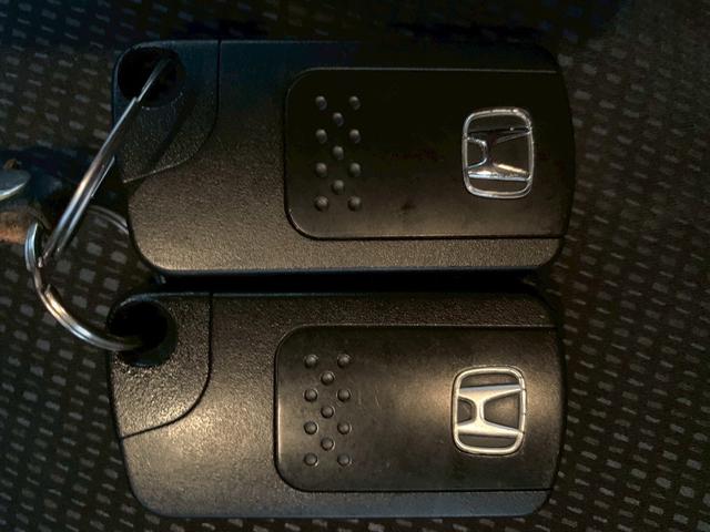 フィット 　１年保証　ＥＴＣ　電動格納ミラー　ＦＭ　ＡＭ　ラジオ　ＡＵＸ　光軸調整　スマートキー２つ（48枚目）