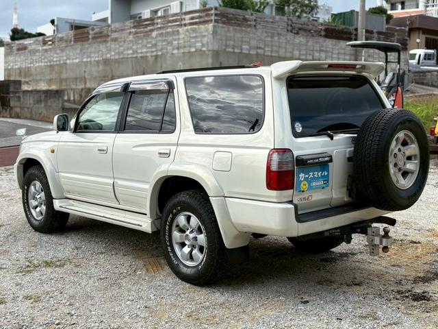 ハイラックスサーフ ＳＳＲ－Ｘ　プレミアムセレクション　☆ハーフレザーシート☆４ＷＤ☆１ＫＺターボエンジン☆社外ナビ☆　リアマウントスペアタイヤ☆　リアスポイラー☆　トレーラーヒッチマウント☆１６インチ純正ホイル（7枚目）