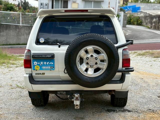 ハイラックスサーフ ＳＳＲ－Ｘ　プレミアムセレクション　☆ハーフレザーシート☆４ＷＤ☆１ＫＺターボエンジン☆社外ナビ☆　リアマウントスペアタイヤ☆　リアスポイラー☆　トレーラーヒッチマウント☆１６インチ純正ホイル（8枚目）