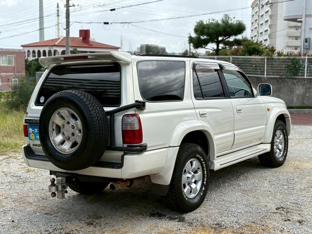 ハイラックスサーフ ＳＳＲ－Ｘ　プレミアムセレクション　☆ハーフレザーシート☆４ＷＤ☆１ＫＺターボエンジン☆社外ナビ☆　リアマウントスペアタイヤ☆　リアスポイラー☆　トレーラーヒッチマウント☆１６インチ純正ホイル（9枚目）