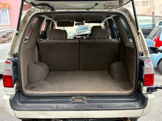 ハイラックスサーフ ＳＳＲ－Ｘ　プレミアムセレクション　☆ハーフレザーシート☆４ＷＤ☆１ＫＺターボエンジン☆社外ナビ☆　リアマウントスペアタイヤ☆　リアスポイラー☆　トレーラーヒッチマウント☆１６インチ純正ホイル（19枚目）