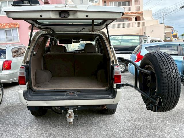 ハイラックスサーフ ＳＳＲ－Ｘ　プレミアムセレクション　☆ハーフレザーシート☆４ＷＤ☆１ＫＺターボエンジン☆社外ナビ☆　リアマウントスペアタイヤ☆　リアスポイラー☆　トレーラーヒッチマウント☆１６インチ純正ホイル（20枚目）