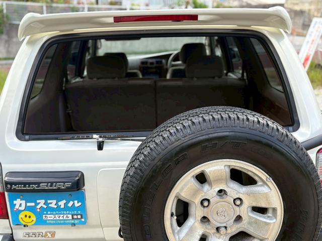 ハイラックスサーフ ＳＳＲ－Ｘ　プレミアムセレクション　☆ハーフレザーシート☆４ＷＤ☆１ＫＺターボエンジン☆社外ナビ☆　リアマウントスペアタイヤ☆　リアスポイラー☆　トレーラーヒッチマウント☆１６インチ純正ホイル（21枚目）