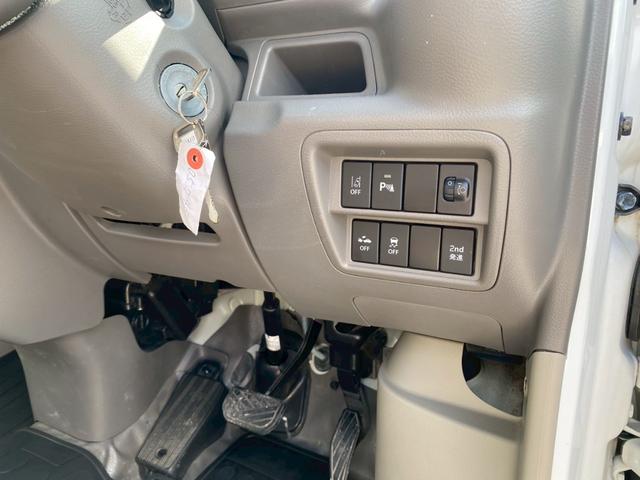 エマージェンシーブレーキ、踏み間違い、コーナーセンサーなど安全装備も充実してます♪